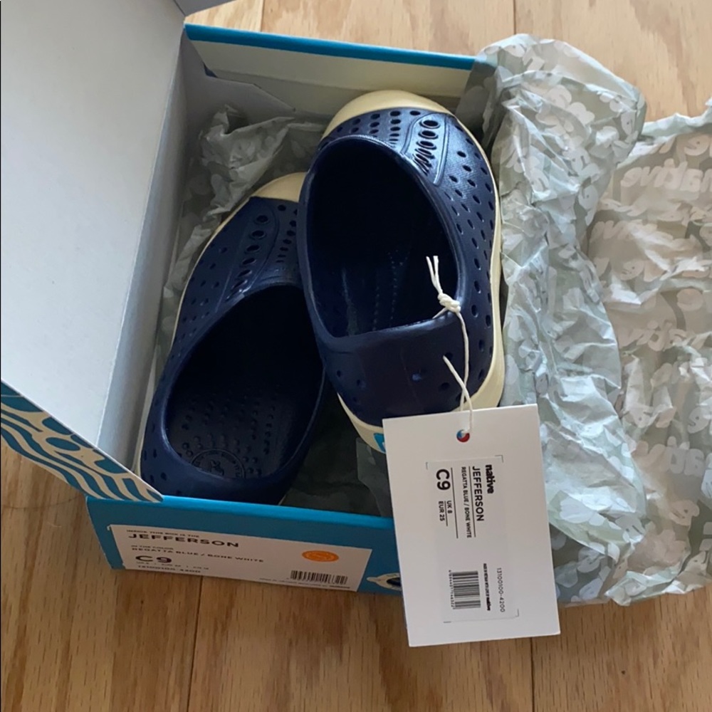 Brand new Jefferson Native shoes child size 9